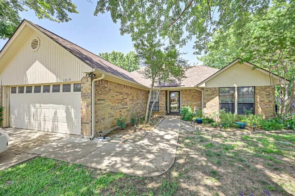 Property Photo:  1519 Brook Forest Drive  TX 76063 