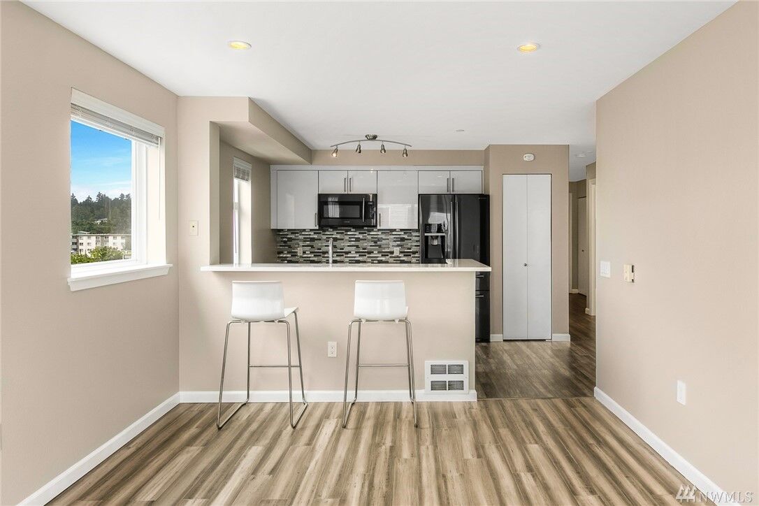 Property Photo: 12334 31st Avenue NE 409 WA 98125