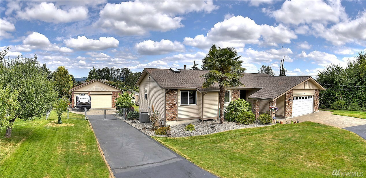 Property Photo:  917 15th Ave SW  WA 98371 