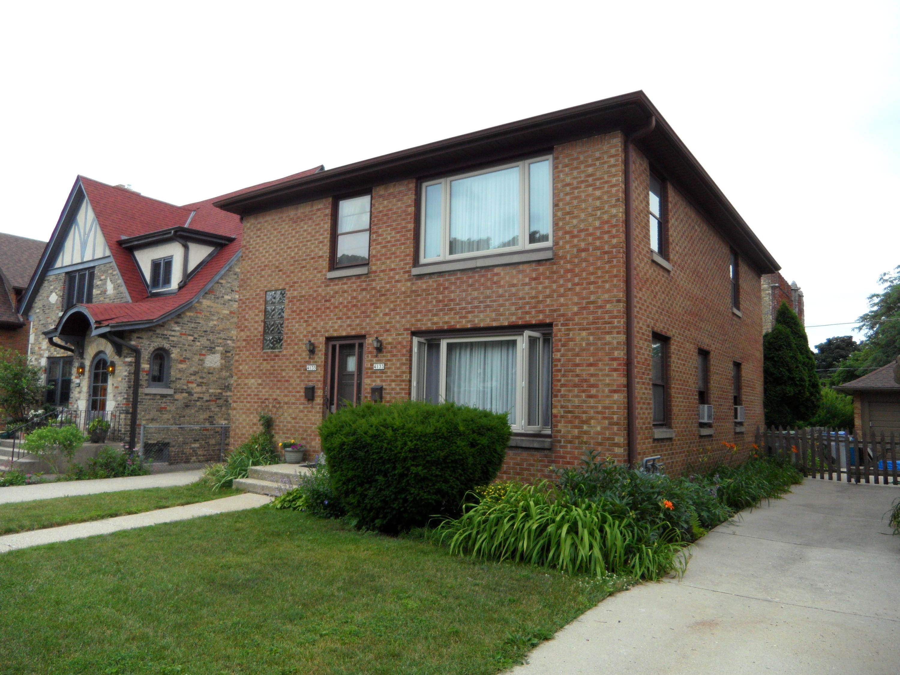 Property Photo:  4133 W McKinley Ct 4135  WI 53208 