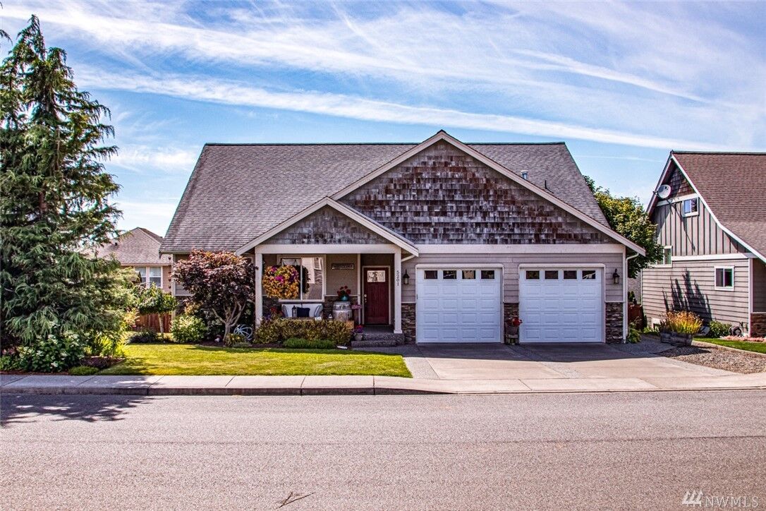 Property Photo:  5201  Sparrow Court  WA 98248 