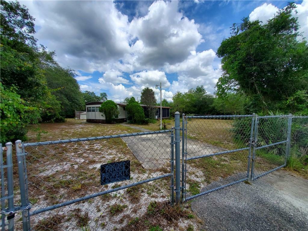 Property Photo: 45510 Palm St FL 32767