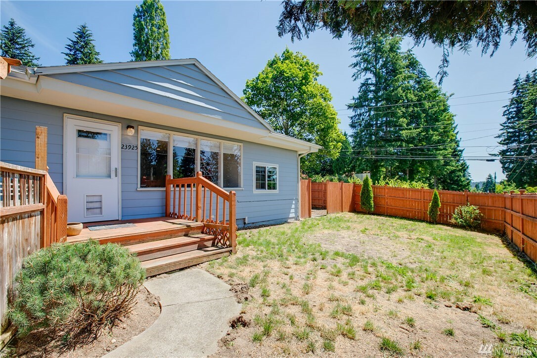 Property Photo: 23925 7th Ave W WA 98021