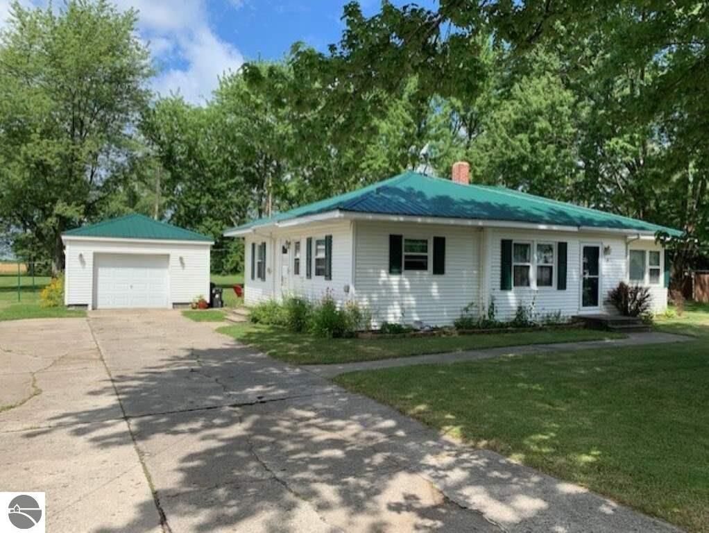 Property Photo:  402 First Street  MI 48615 