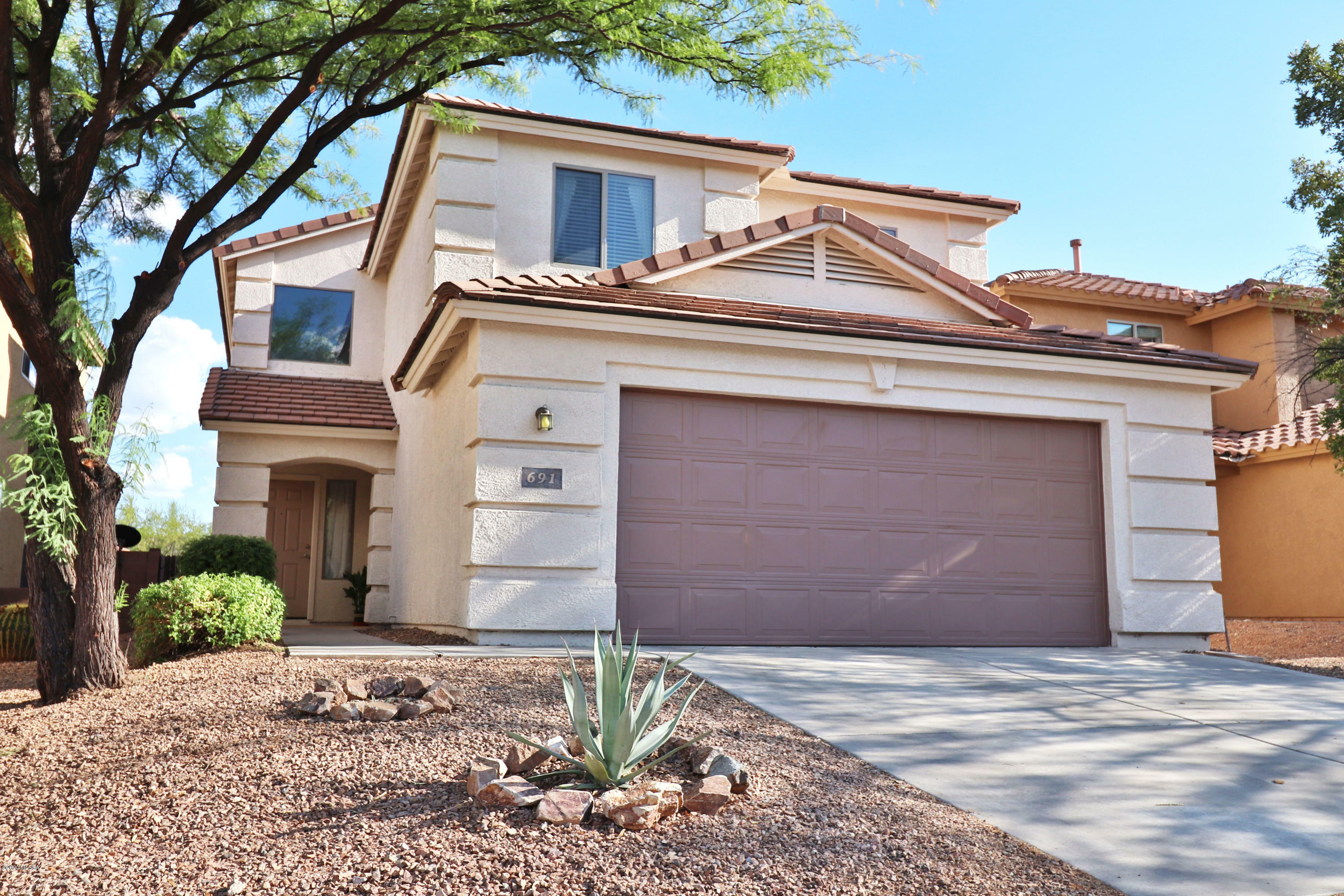 Property Photo: 691 W Cholla Crest Drive AZ 85614