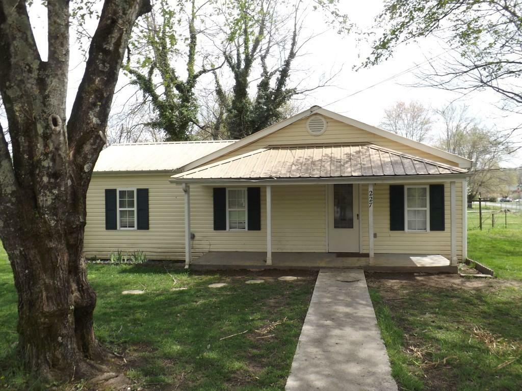 227 Pierce St  Spring City TN 37381 photo