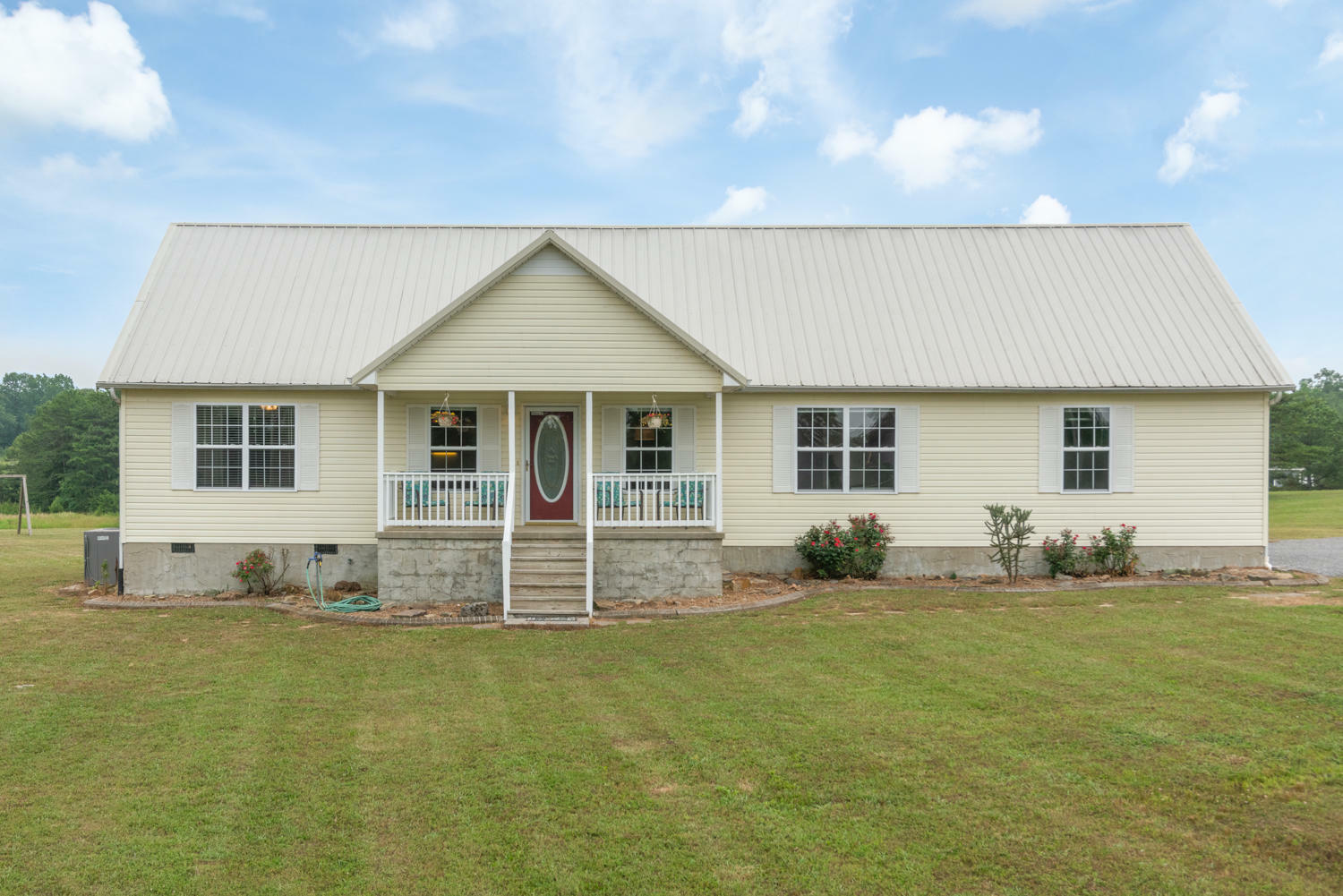 Property Photo: 939 County Rd 818 AL 35958