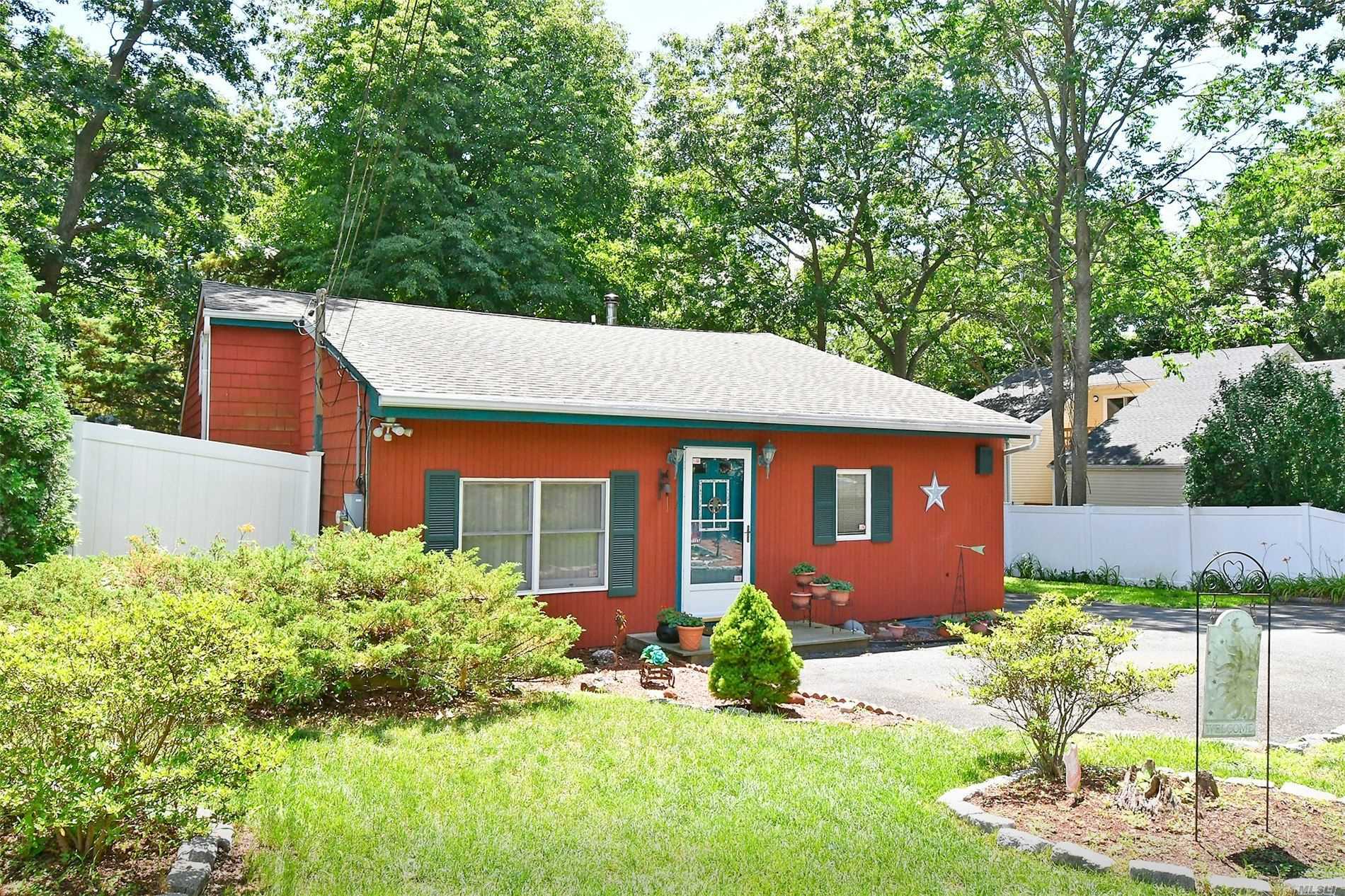 Property Photo:  12 Foxboro Avenue  NY 11738 