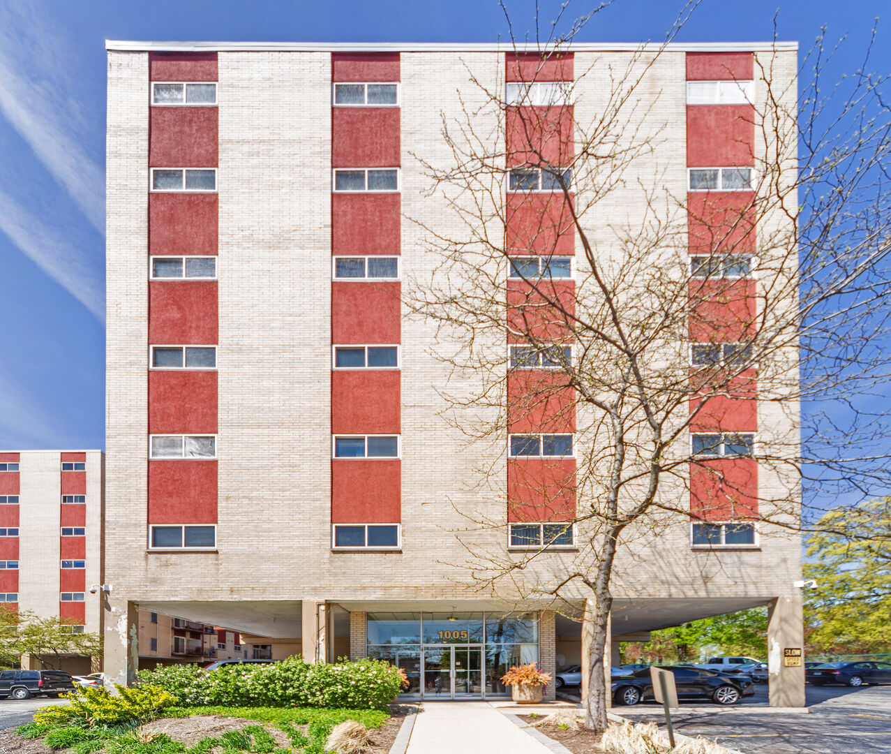 Property Photo: 1005 Des Plaines Avenue 505 IL 60130