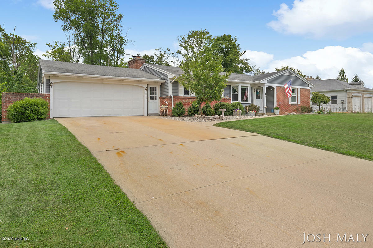 Property Photo:  3039 Beechcrest Drive  MI 49426 