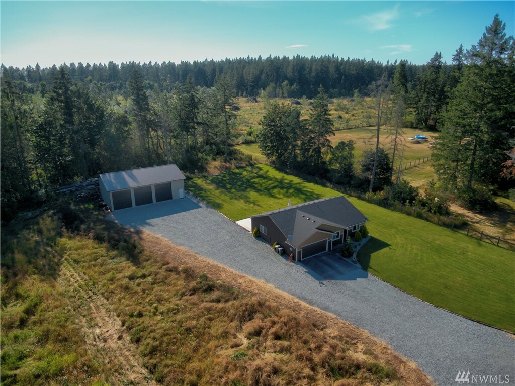 Property Photo:  27018 39th Ave E  WA 98387 