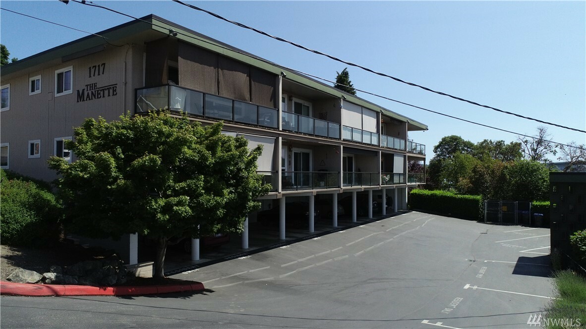 Property Photo:  1717 E 16th St 203  WA 98310 