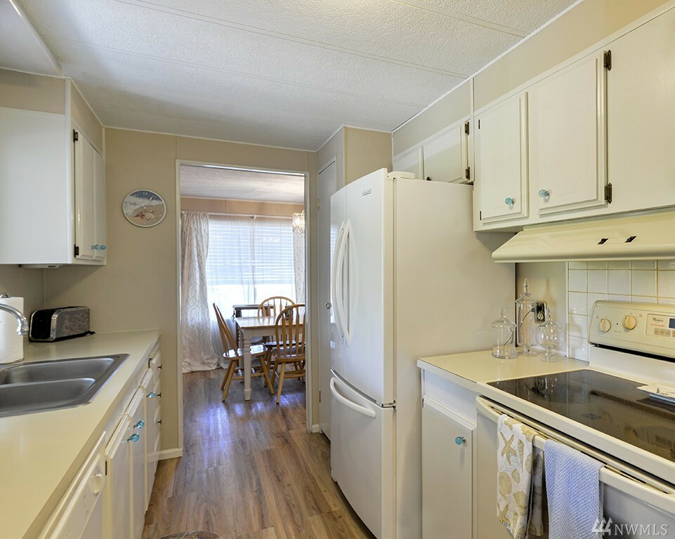Property Photo: 201 Union Ave SE 171 WA 98059