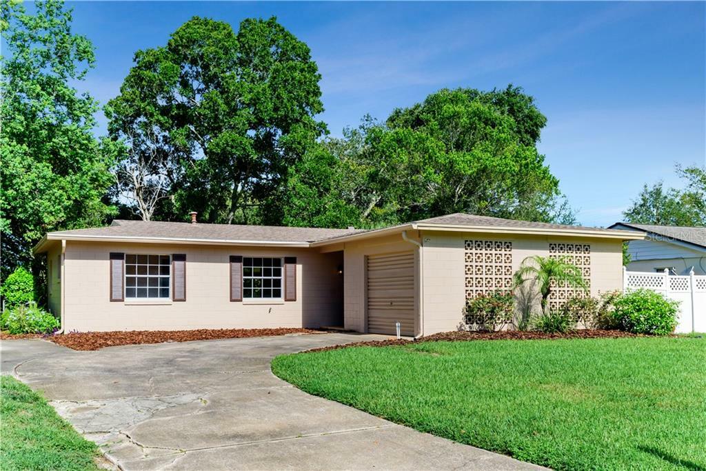 Property Photo:  810 Woodling Place  FL 32701 