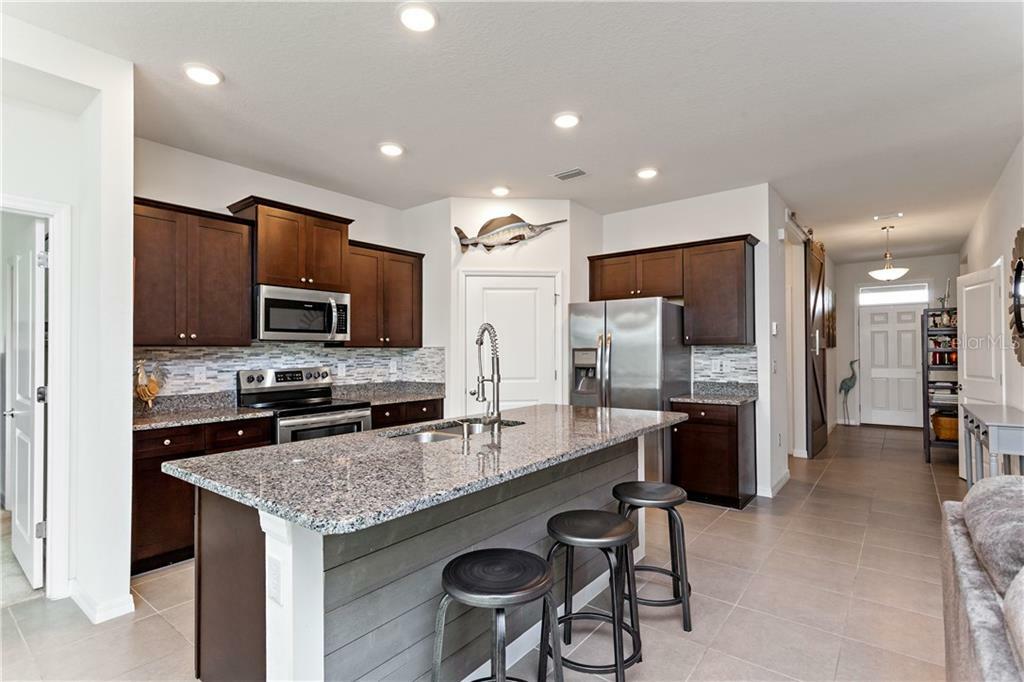 Property Photo: 1104 Pipestone Place FL 33543