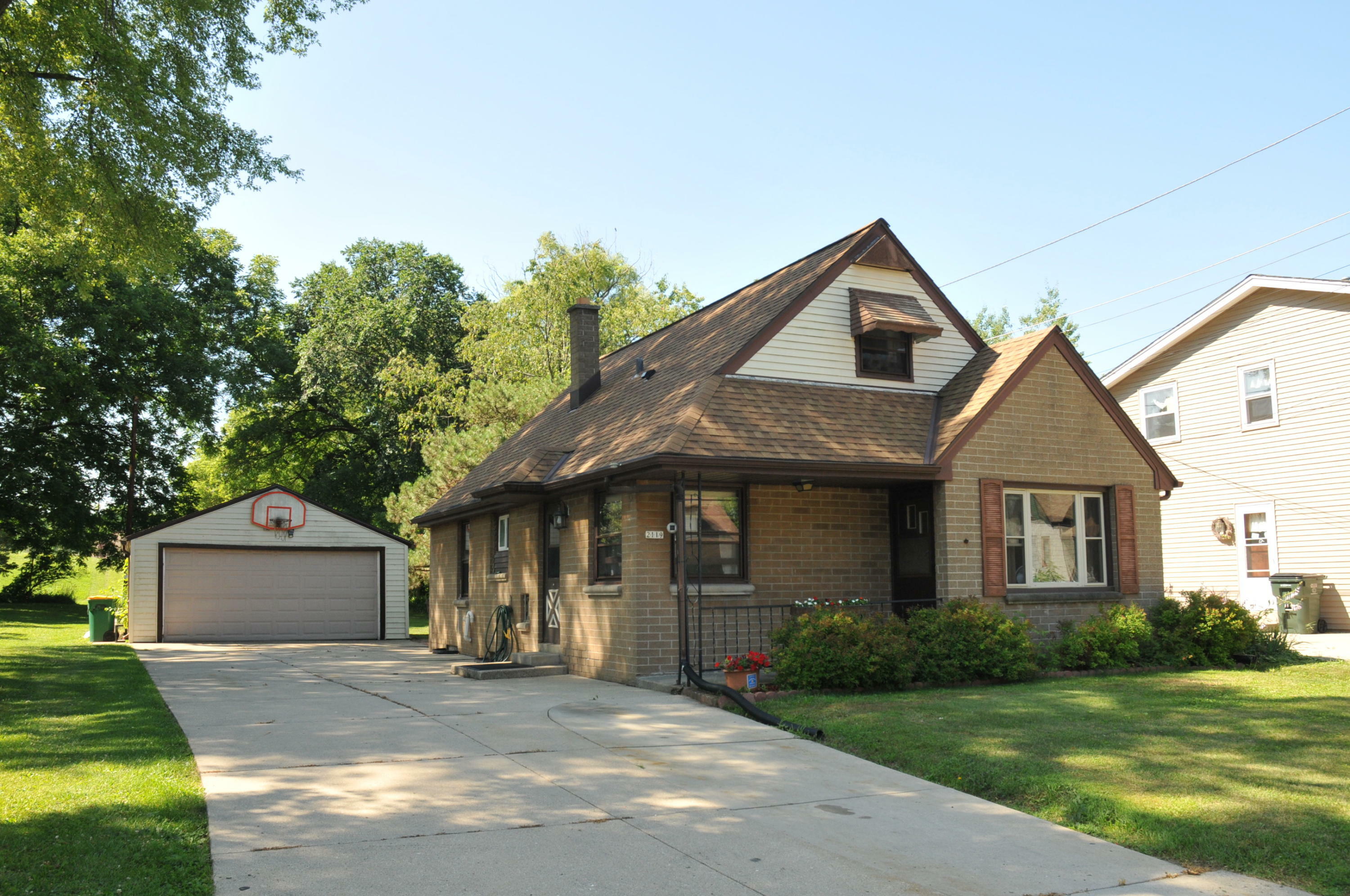 Property Photo:  2119 E Leroy Ave  WI 53235 