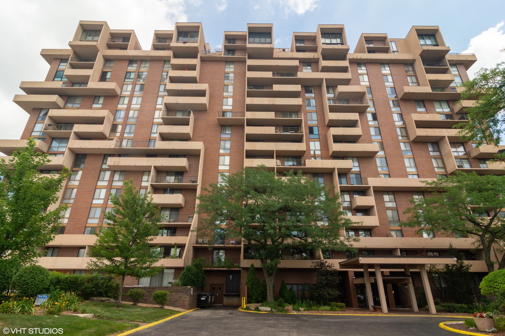 Property Photo:  465 West Dominion Drive 301  IL 60191 