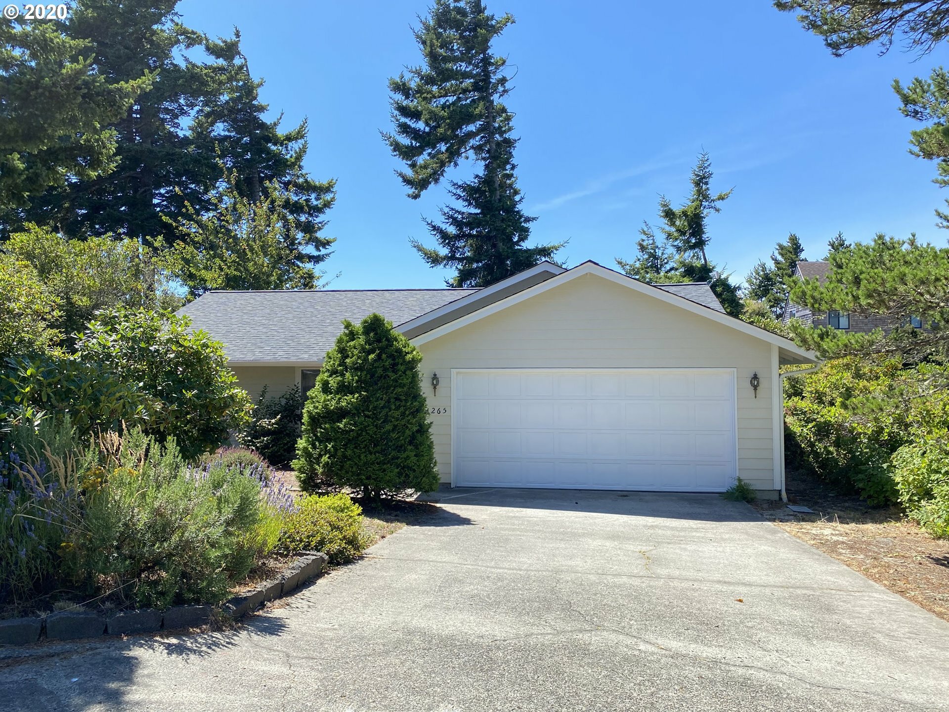 Property Photo: 1265 Laurel St OR 97439