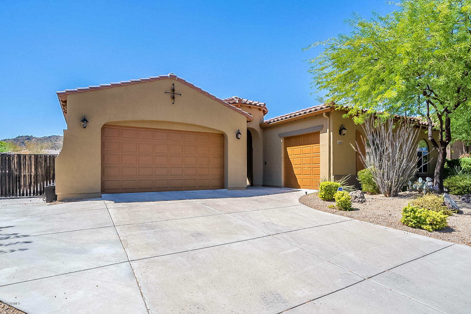 Property Photo:  8661 W Rowel Road  AZ 85383 