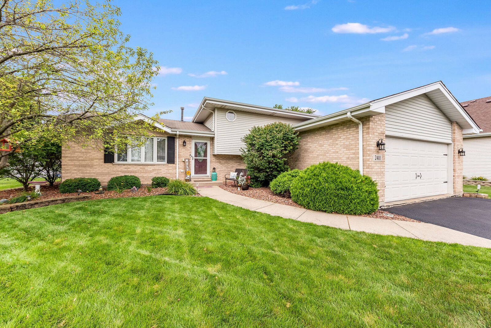 Property Photo: 2411 Jackson Branch Drive IL 60451
