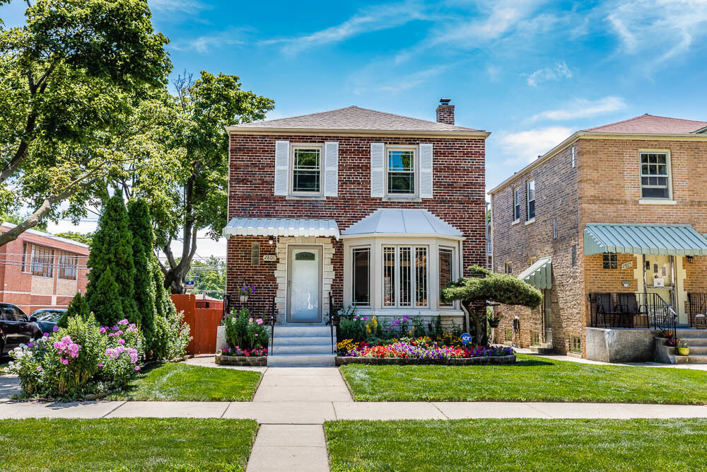 Property Photo:  2801 West Greenleaf Avenue  IL 60645 