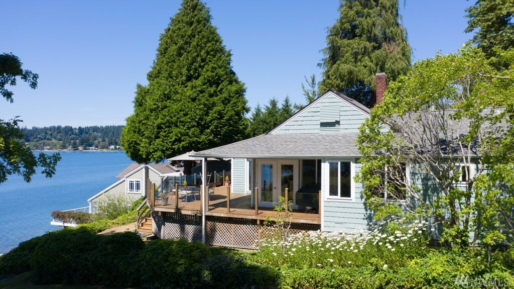 Property Photo:  23129 Kingsbury Rd SW  WA 98070 