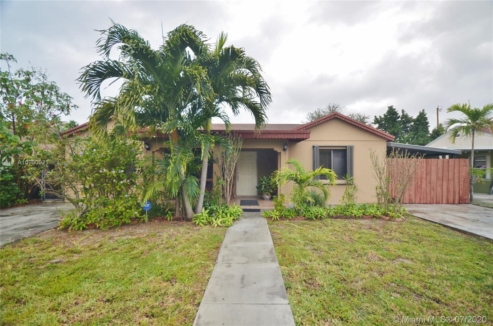 Property Photo: 631 NE 2nd Pl FL 33010