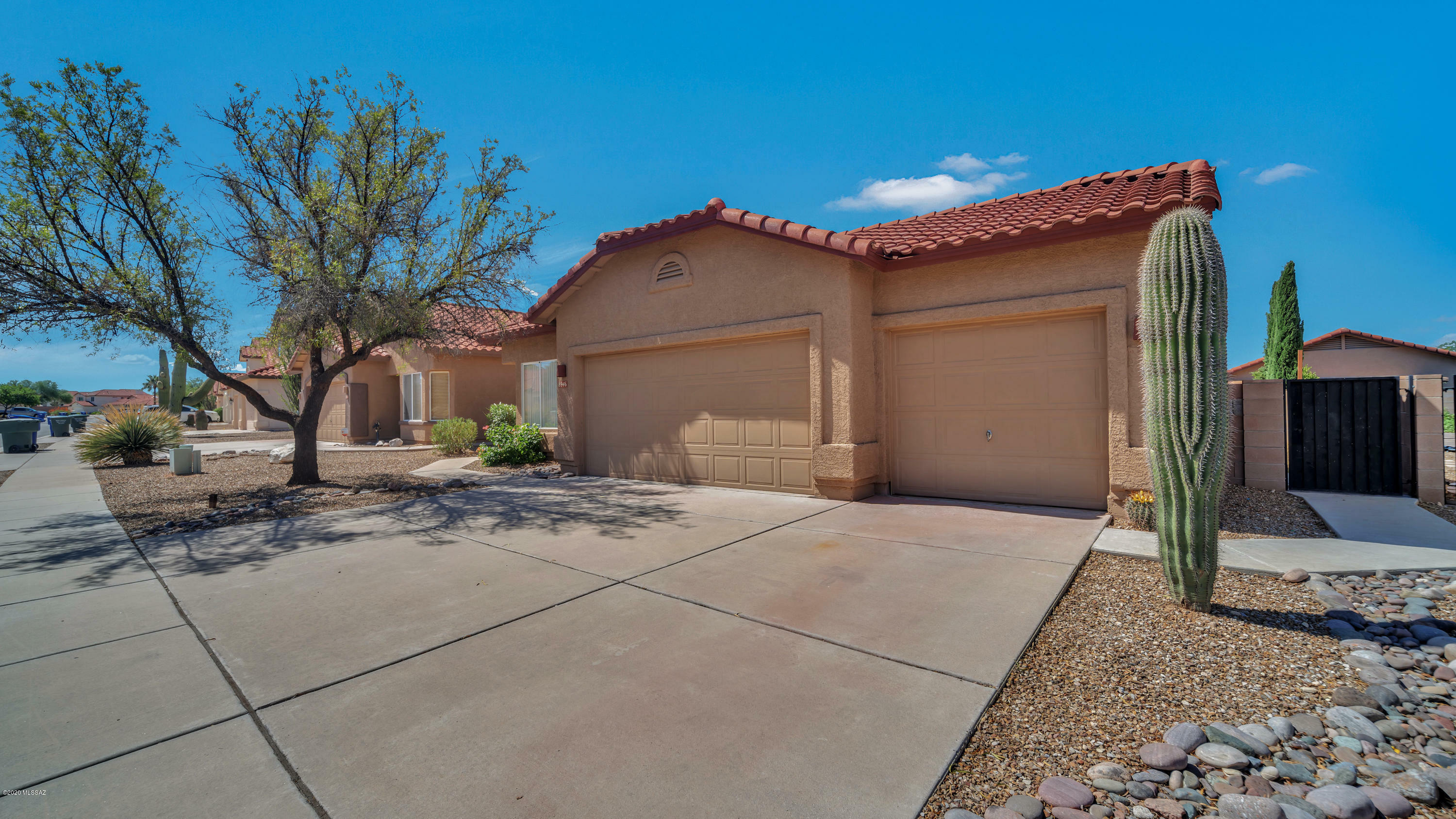 Property Photo: 8946 E Sugar Sumac Street AZ 85747