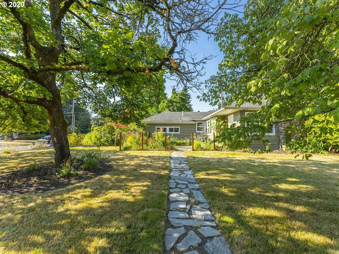 Property Photo: 13704 NW Mill Creek Dr OR 97229