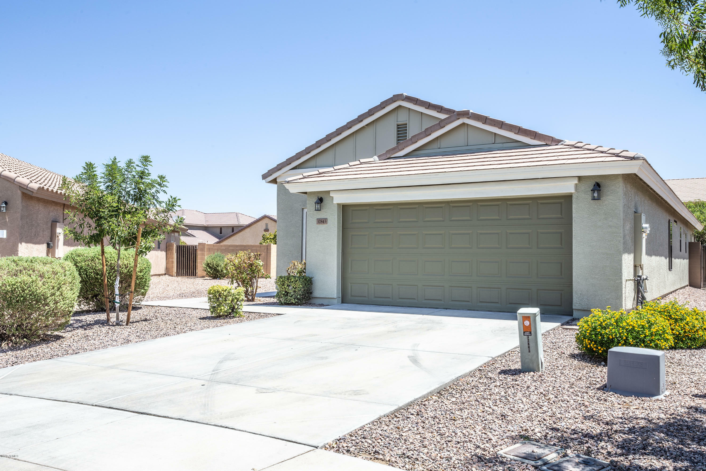 Property Photo:  32843 N Quarry Hills Drive  AZ 85143 