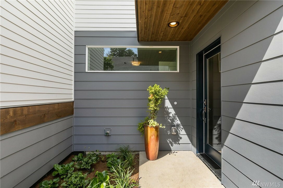 Property Photo:  4816 S Holly St B  WA 98118 