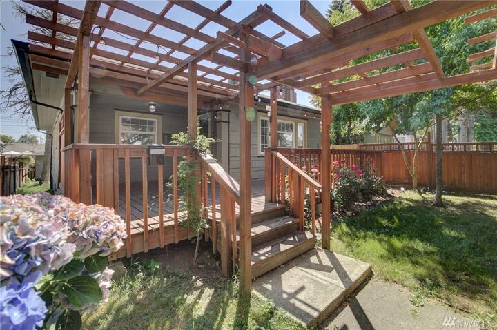 Property Photo:  1023 S Steele Street  WA 98405
