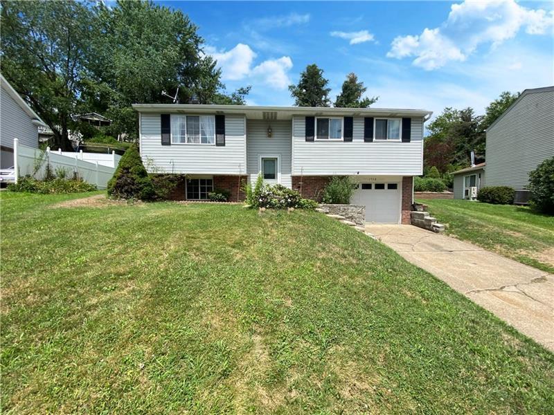 Property Photo: 1758 Ivanhoe Dr PA 15642