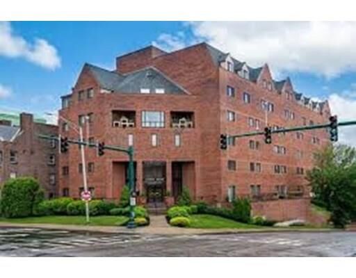 Property Photo: 44 Elm St 302 MA 01609
