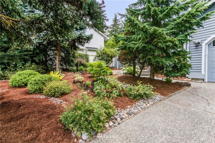 Property Photo:  23947 SE 42nd Place  WA 98029 