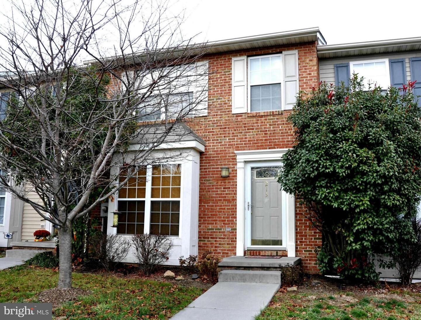 Property Photo: 213 Sutton Court VA 22601