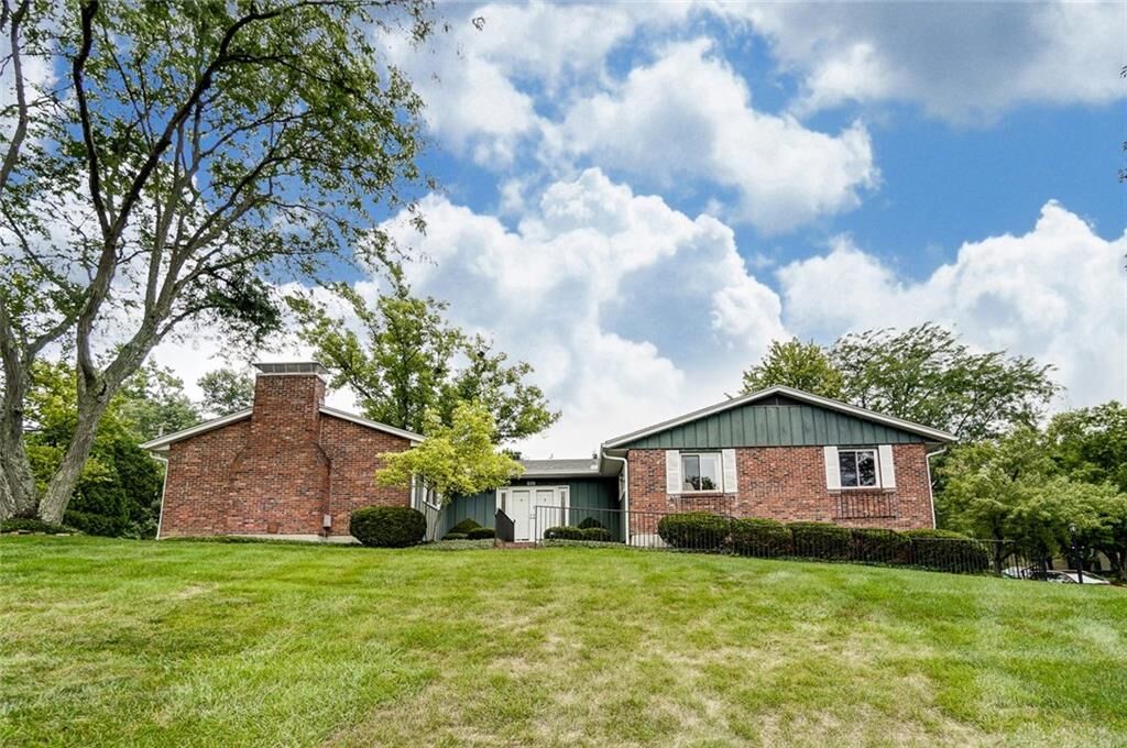 Property Photo: 870 Oakcreek Drive OH 45429