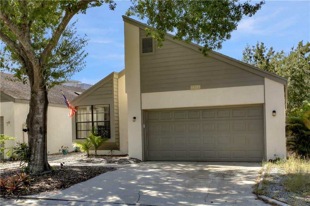 Property Photo:  13703 Lazy Oak Drive  FL 33613 