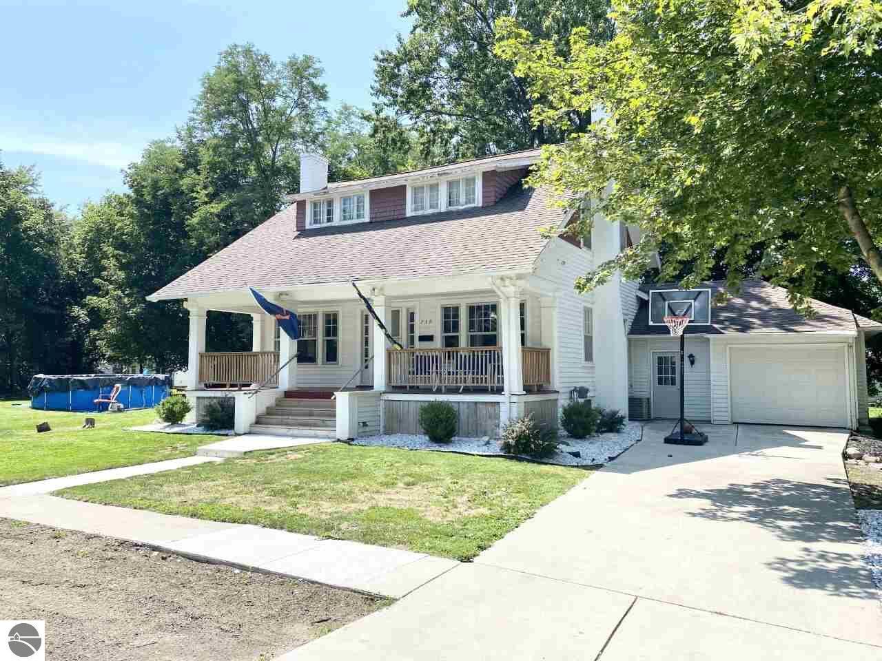 Property Photo:  739 California Street  MI 48801 