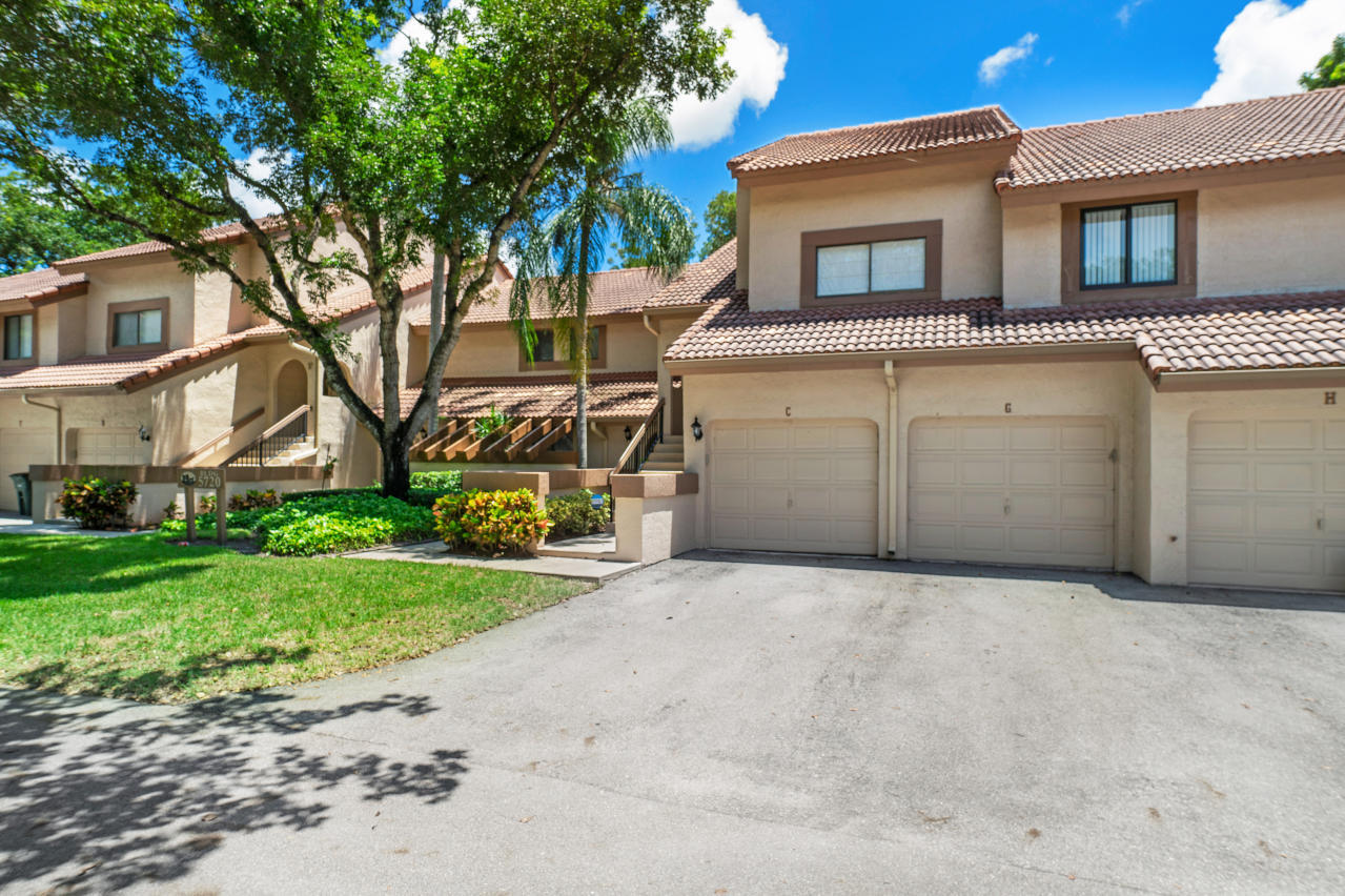 Property Photo: 5720 Coach House Circle G - 5720 FL 33486