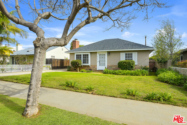 Property Photo: 1710 Pine St CA 90405