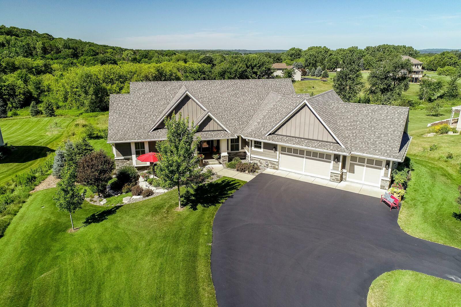 Property Photo:  318 Meadow Ridge Court  WI 54016 