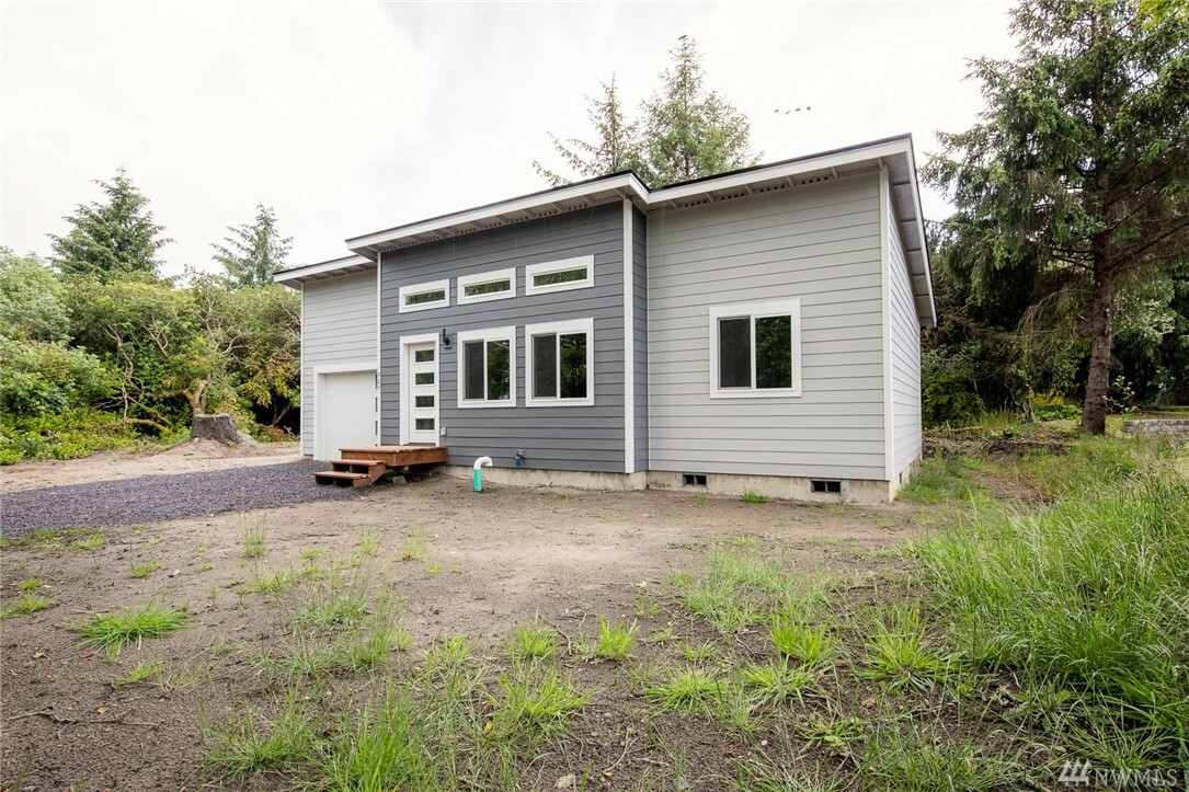 Property Photo:  401 Centaurus Ave SW  WA 98569 