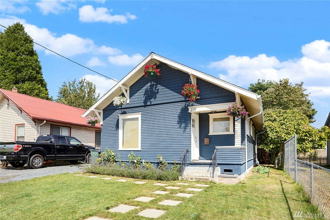 Property Photo: 219 S Sams St WA 98727