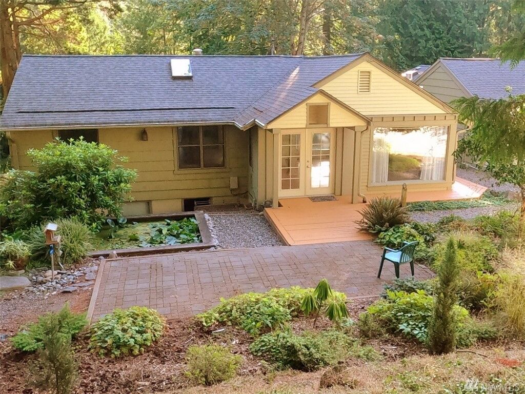 Property Photo:  4215  Lakeway Drive  WA 98229 