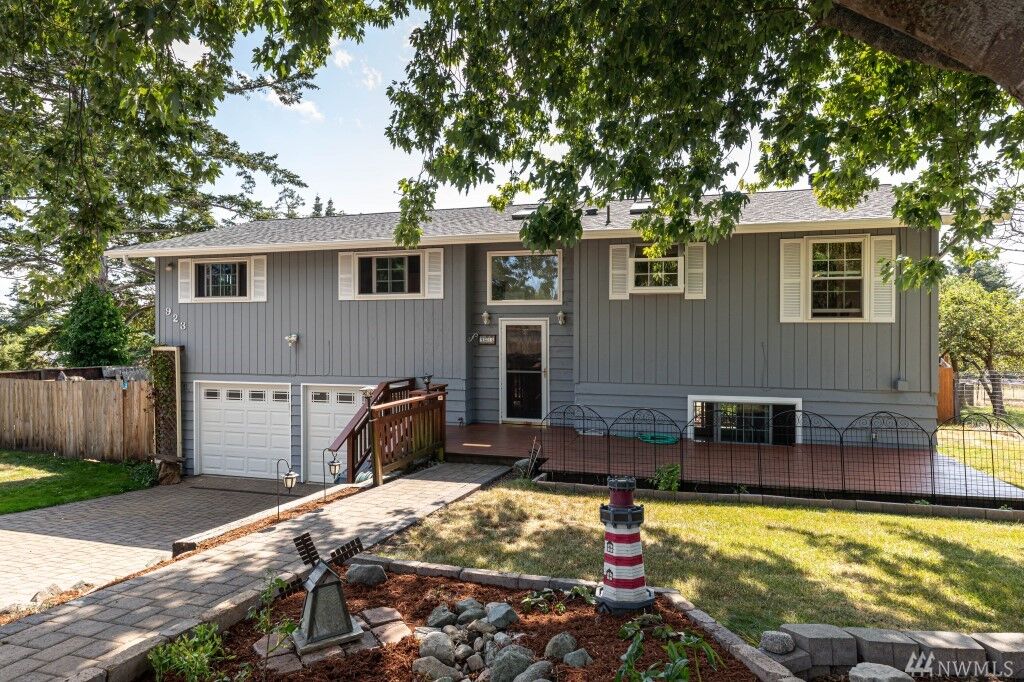 Property Photo:  923  Diane Avenue  WA 98277 
