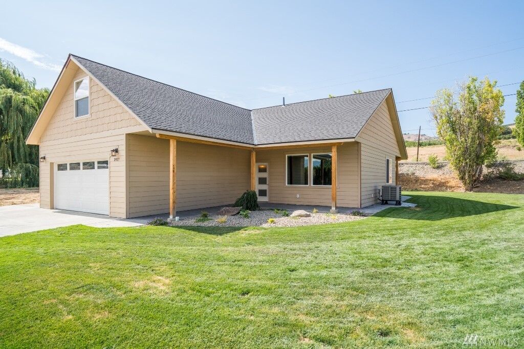 Property Photo:  2937 Sierra Blvd  WA 98828
