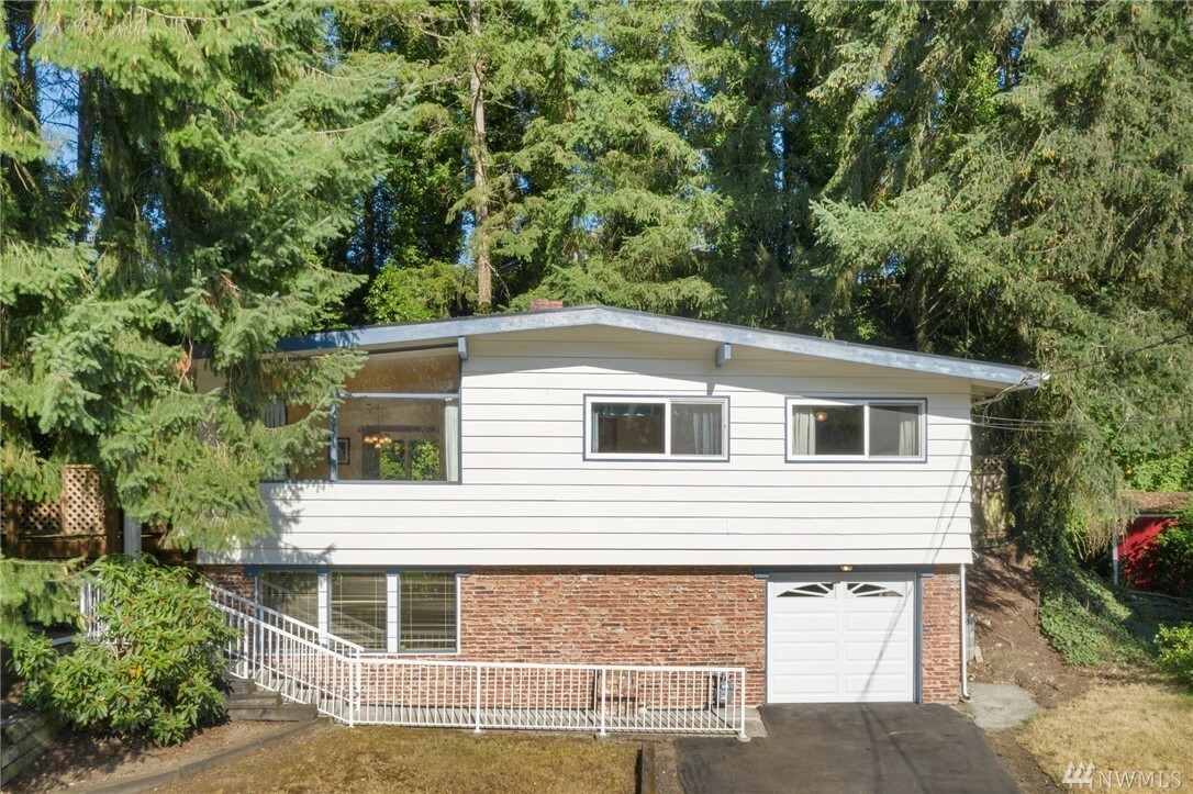 Property Photo: 4005 147th Place SE WA 98006