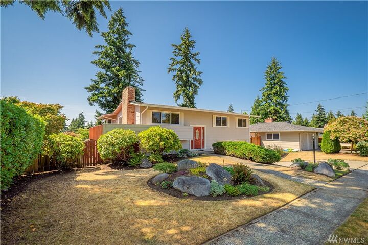 Property Photo:  6349  121st Place SE  WA 98006 