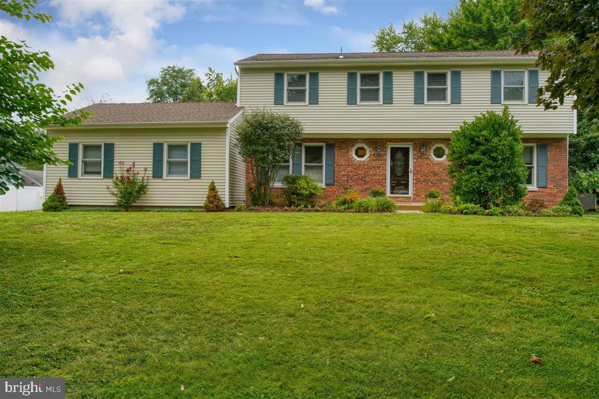 Property Photo:  32 Dunbar Drive  NJ 08550 